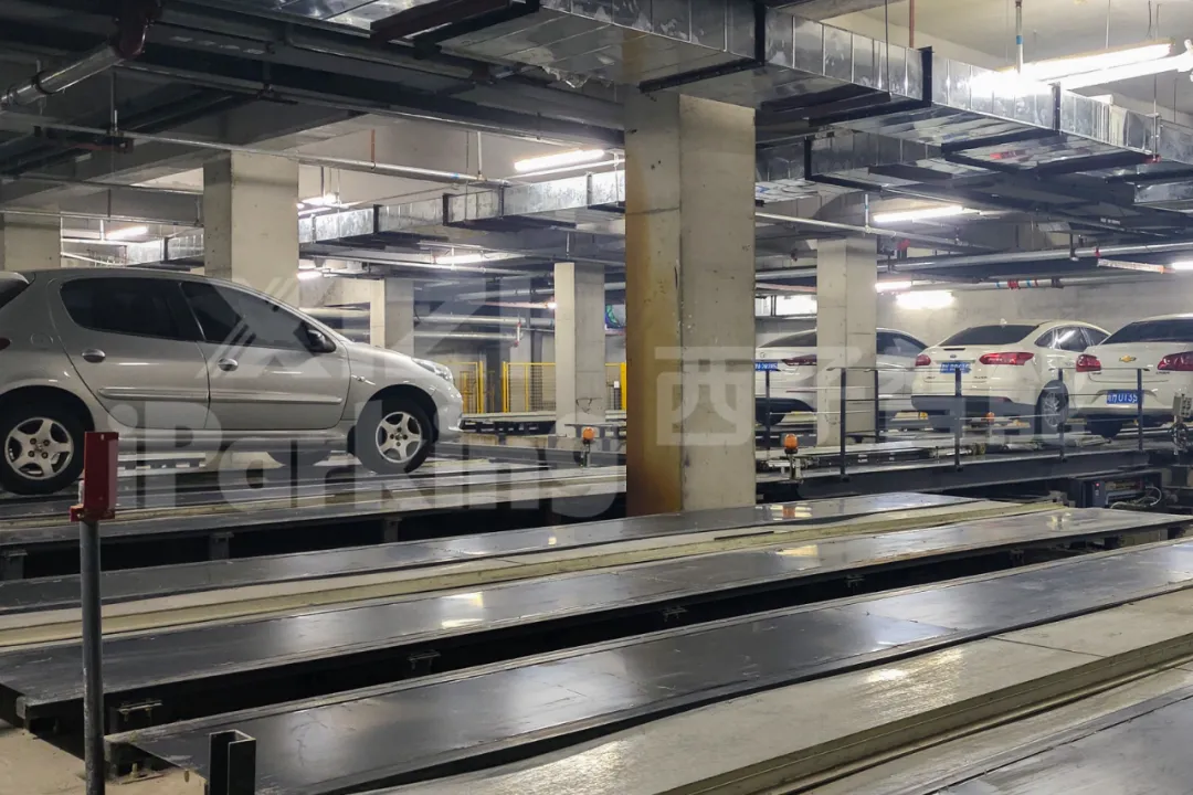 He-thong-van-hanh-ben-trong-bai-dau-xe-thong-minh-tai-Nga-Tu-Lo